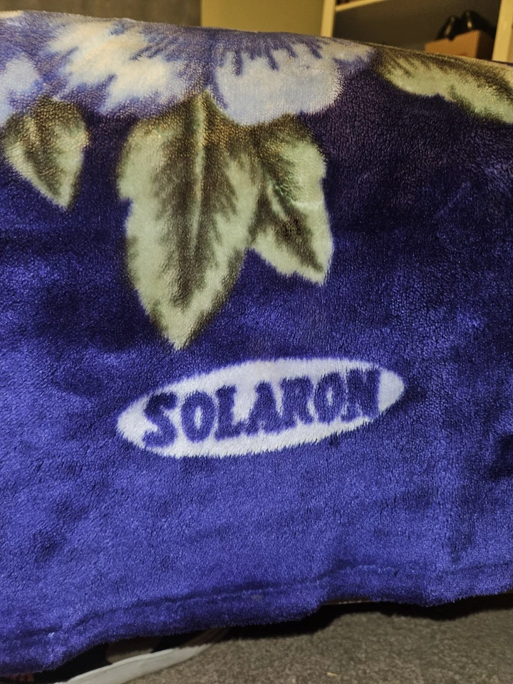 Solaron Blanket throw Thick Ultra Fine Polyester Mink Plush Flower Heavy Weight - Image 4 of 4