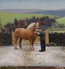 OSBF216 OO Gauge Figures Suffolk Punch horse & handler (painted)