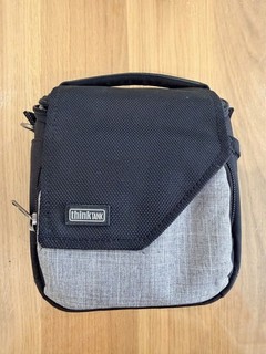 Bolsa para cámara Thinktank Mirrorless Mover 10. Tamaño interno 13x7x15cm