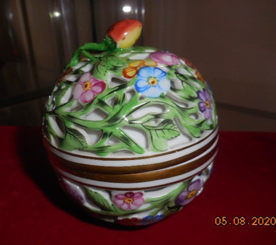 HAND PAINTED VINTAGE TWO-PIECE BOWL FROM HEREND, HUNGARY, 4 1/2'' x 3 1/2''