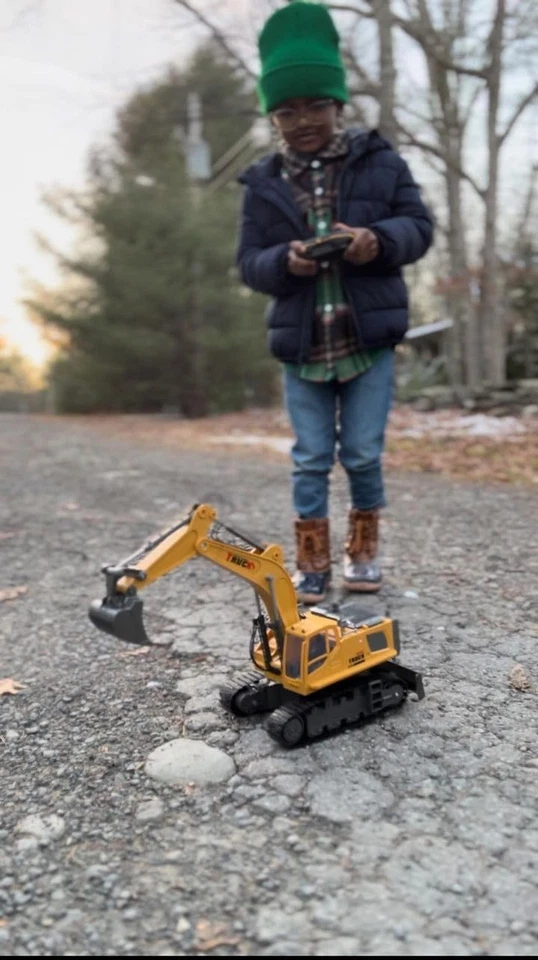 21" Large Remote Control Excavator Toy with Metal Bucket & Dozer Blade, 15-Ch... - Image 4 of 4