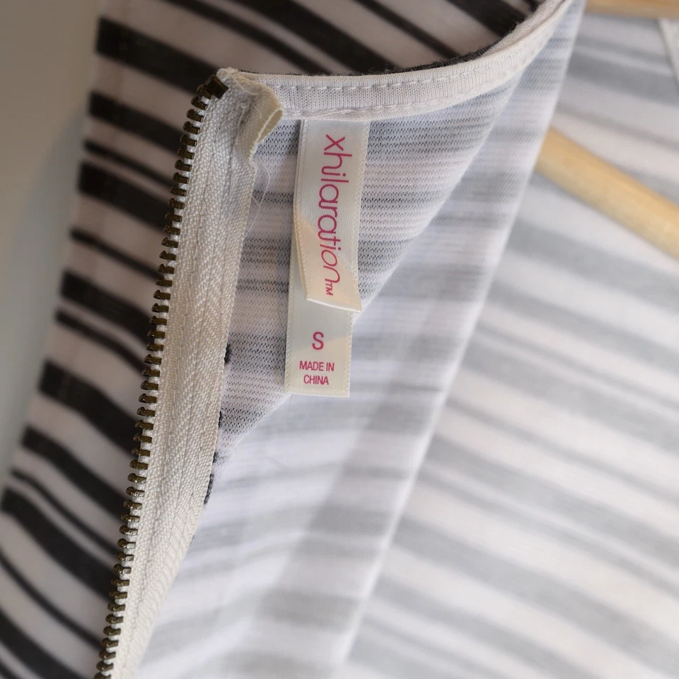 Vestido para mujer Xhilaration S. azul marino/blanco a rayas sin mangas con cremallera hasta la rodilla Foto 3 de 4