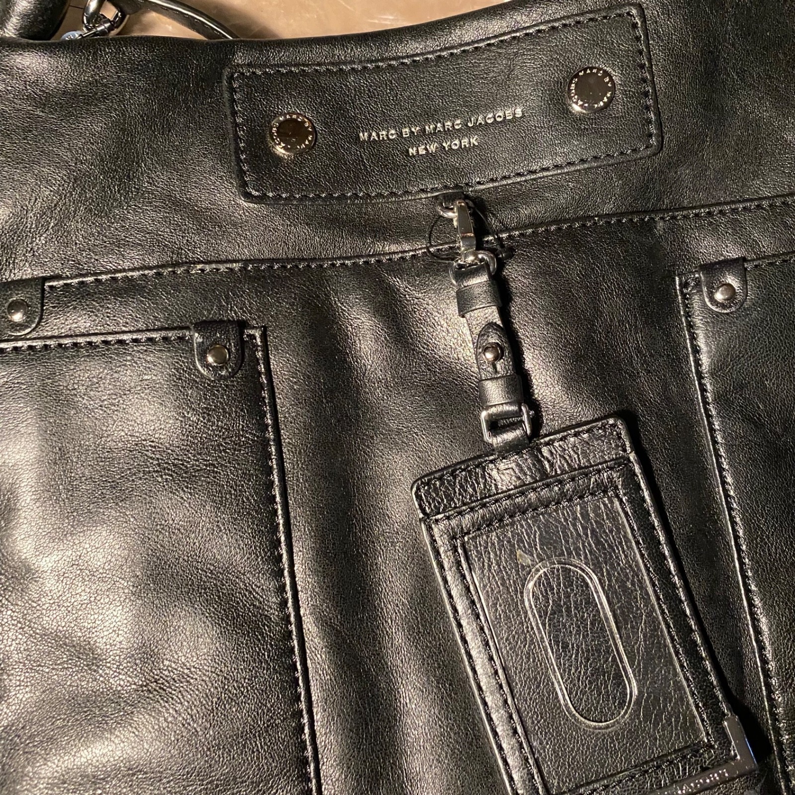Chic NWT Marc Jacobs Preppy Leather Hobo Bag with Unique Pocket image 3