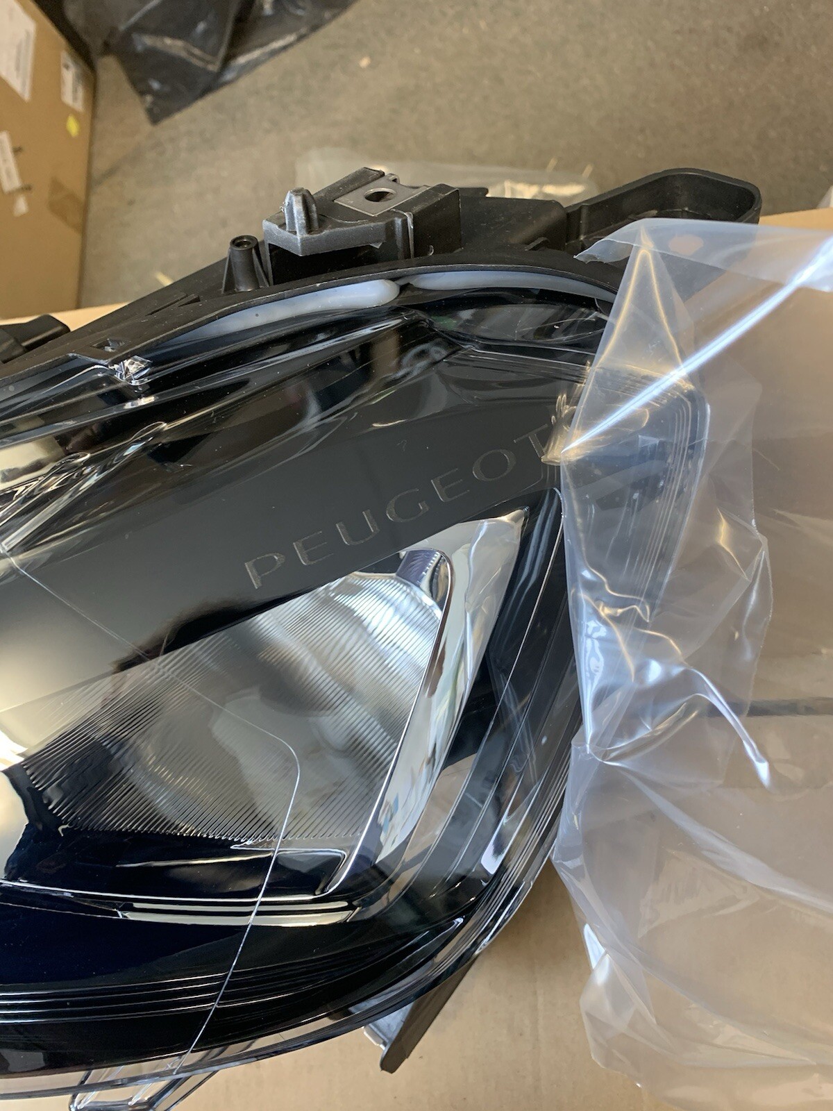 Peugeot Partner 2018 on NEARSIDE Passenger Halogen Headlight 