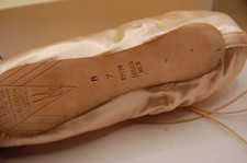 NIB Bloch Sonata Pointe Shoes 111.00 S0130L Color - pink satin 7 B Not Retur