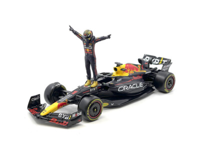 Bburago 1:24 Race F1 Oracle Red Bull RB19 2023 #1 Max Verstappen with Max Figure