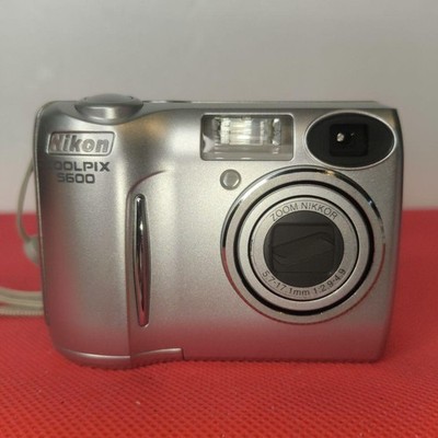 Nikon COOLPIX E5600 Kompakt Digitalkamera Getestet Top Zustand