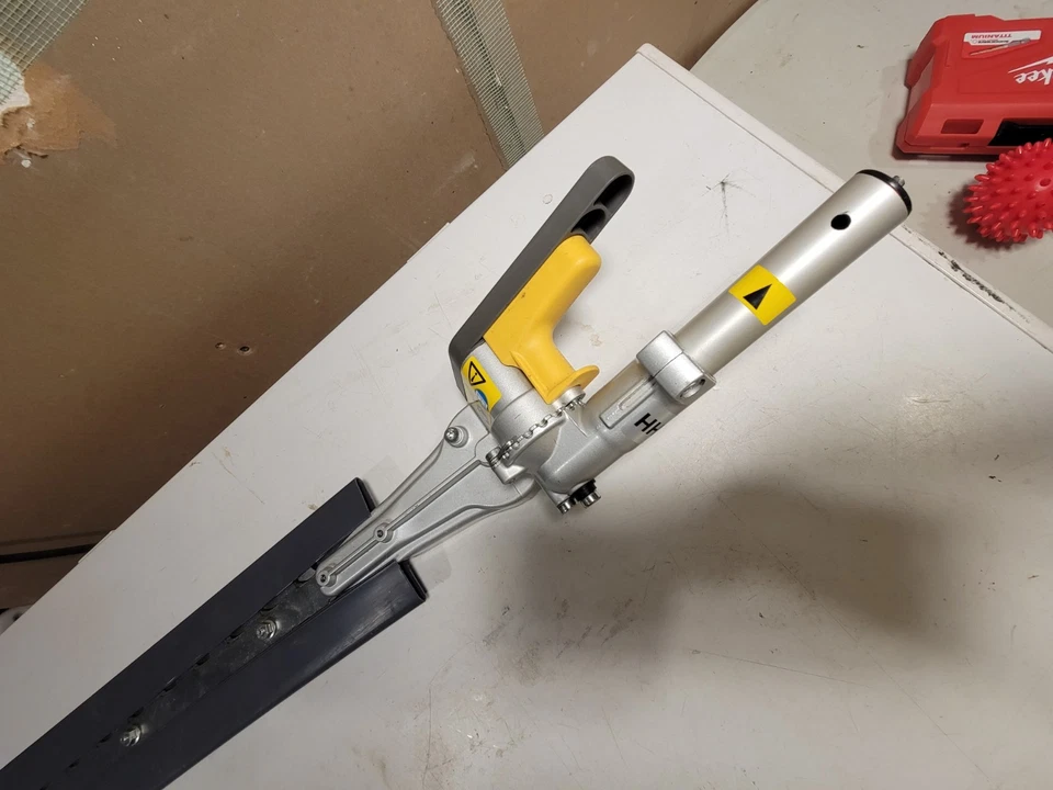 Accesorio para cortasetos Honda VersAttach SSHH usado una vez Foto 2 de 4