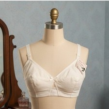 VINTAGE NEW 1960's Splendor Form Women's cream Bullet Bra Size 38B