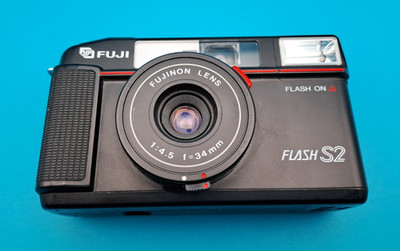 Kamera Fuji Flash S2 Analog schwarz getestet gut