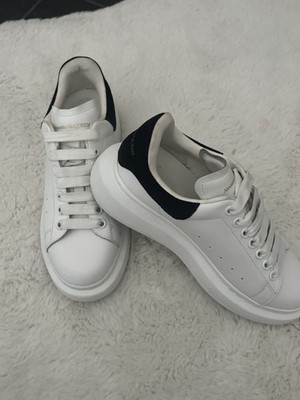 Alexander McQueen Oversized Sneaker Low Top Schnürung Weiß/Schwarz EU 39