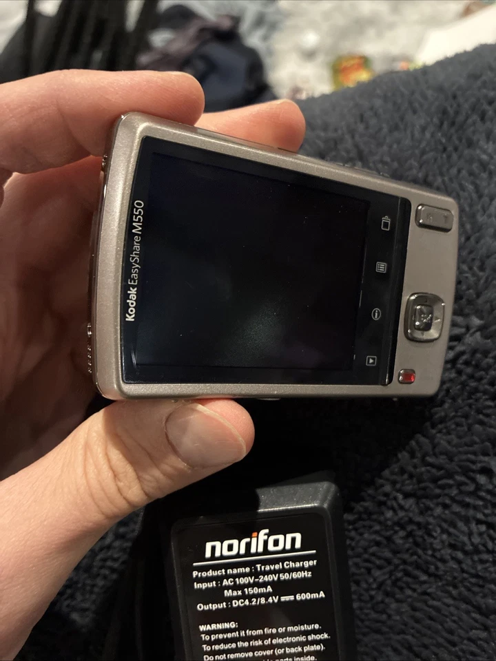 Kodak EasyShare M550 12MP Digital Camera Tanw Battery & Charger Good clean cond - Image 4 of 4