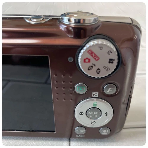 Fujifilm Finepix F70 EXR Compact Digital Camera Brown + Battery & Charger, Test - Picture 6 of 8