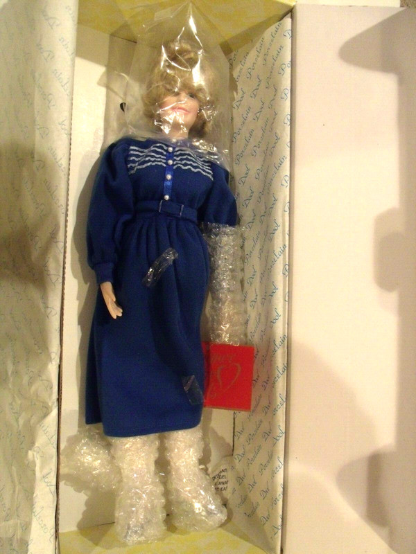 FASHION DESIGNER ROW DOLL 16” TALL PORCELAIN Vintage