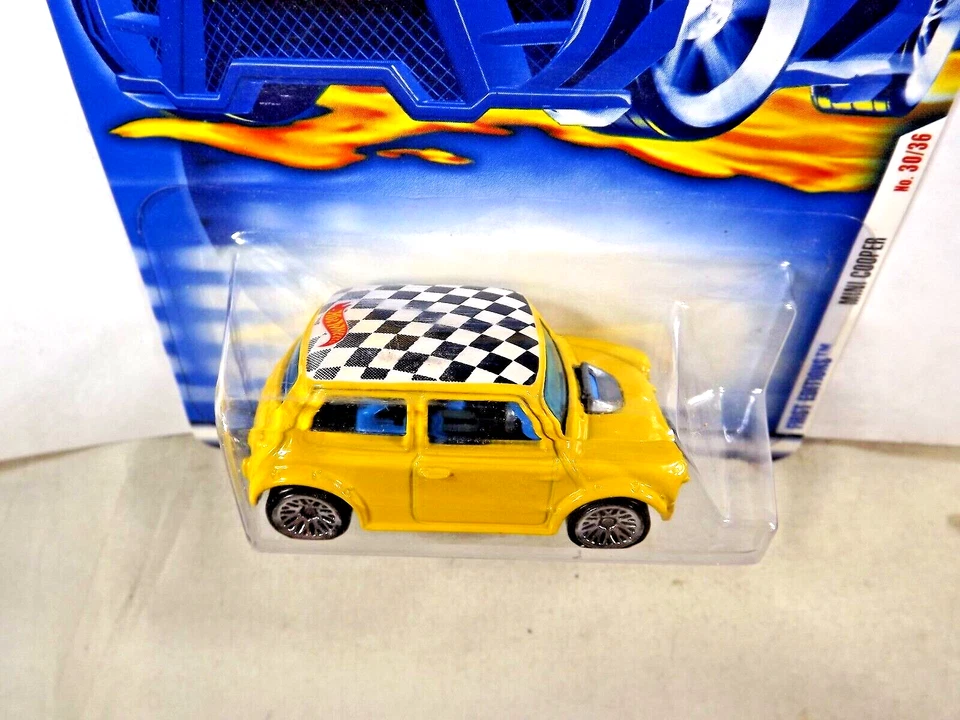 2000 Hot Wheels #90 First Edition 30/36 MINI COOPER Yellow w/Chrome Lace Spokes - Image 3 of 4