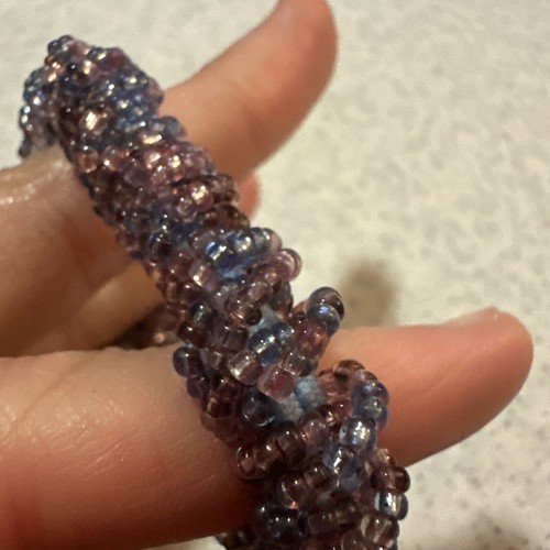 Perlen Twist Haargummi - lila Perlen mit blauem dehnbarem Haargummi innen - Bild 8 von 15