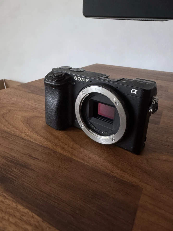 Sony Alpha 6300, photo 1 of 5