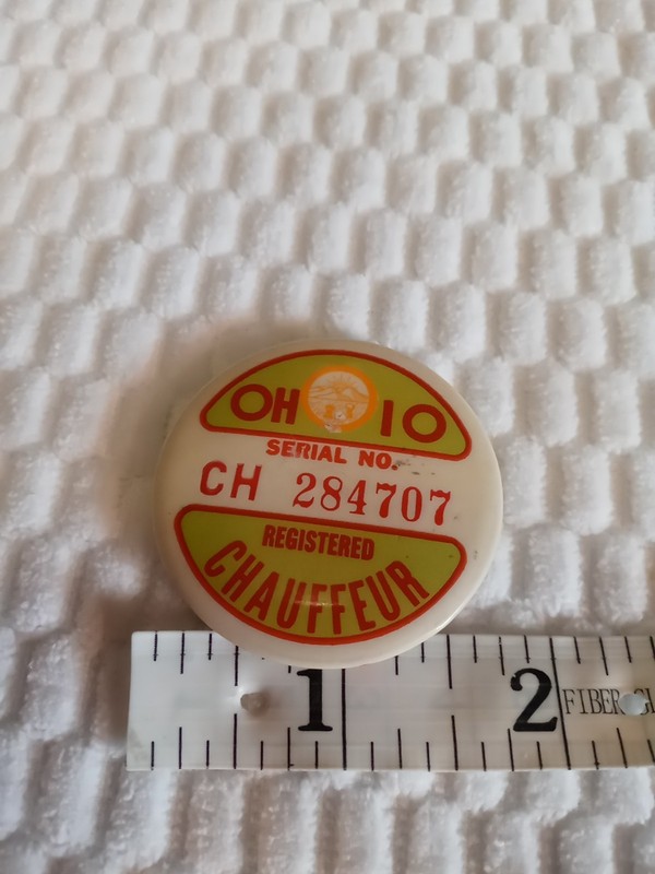 VINTAGE OHIO REGISTERED CHAUFFEUR TAXI LICENSE EMPLOYEE BADGE PIN # 284707