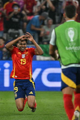 Lamine Yamal Spain National Football Team Semi Final Goal Joy - POSTER 20''x30''