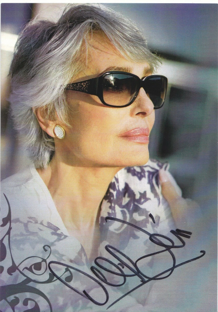 DALIAH LAVI (+) 007 JAMES BOND SIGNED AUTOGRAPH AS DETAINER