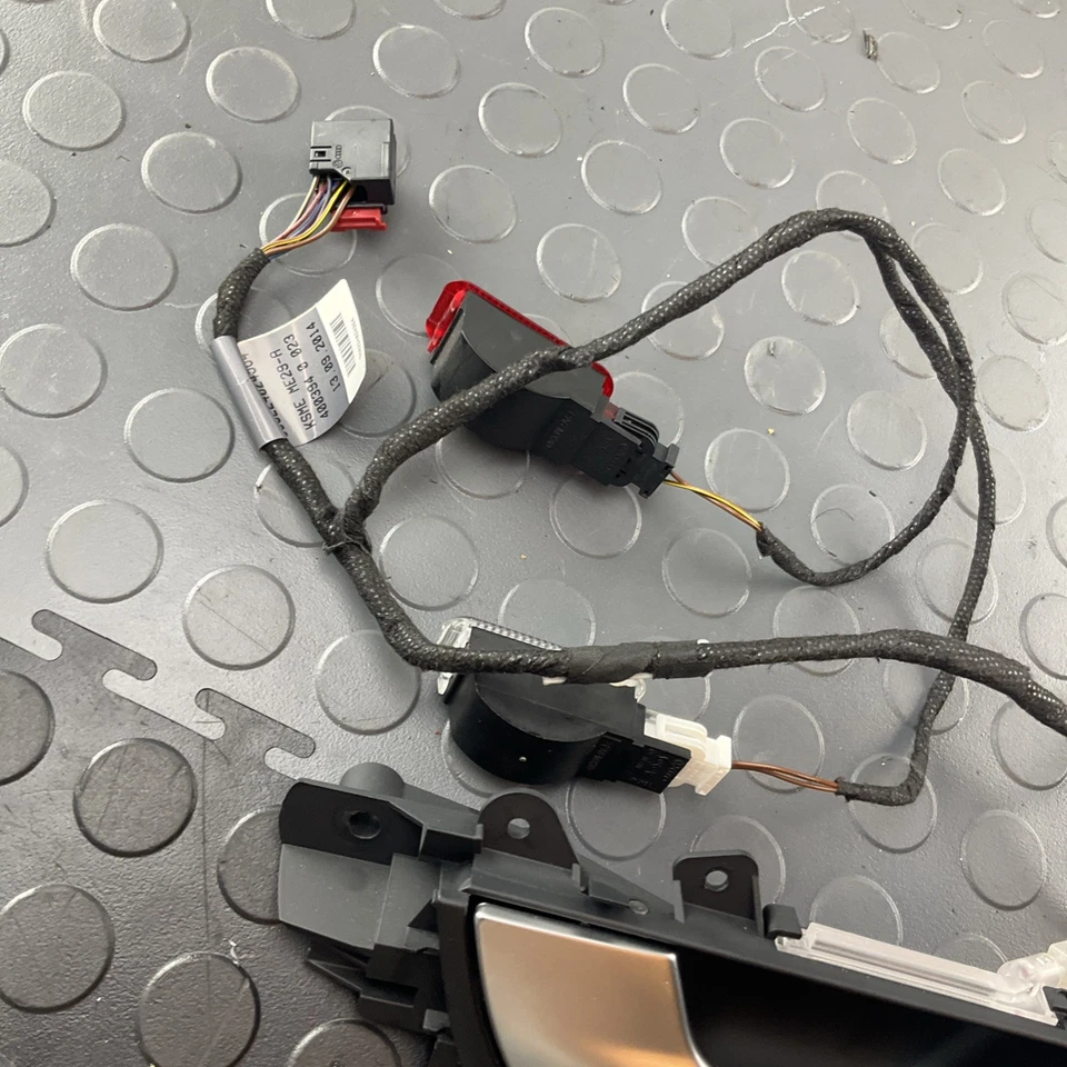 Manija de puerta interior trasera izquierda Audi A4 Quattro 2009-2016 con interruptor de bloqueo OEM Foto 3 de 4