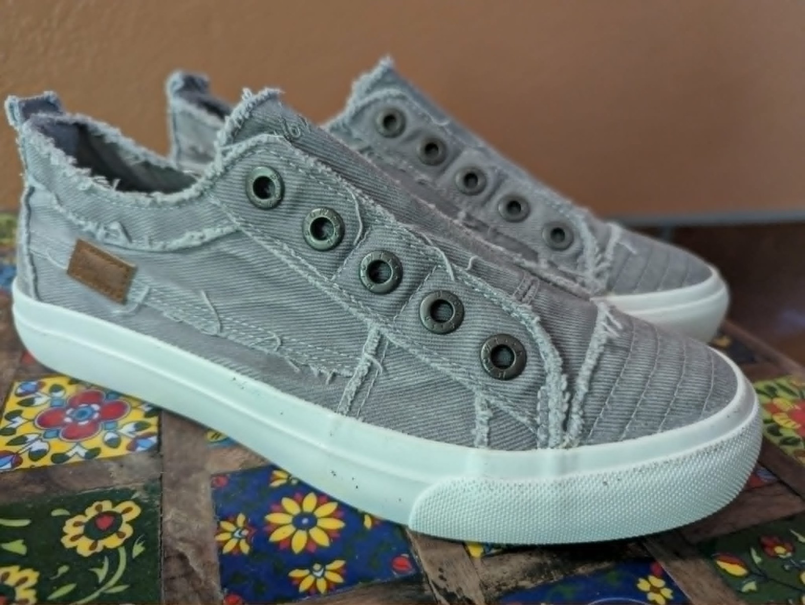 Blowfish Malibu Canvas Slip On Sneakers Shoes Women's Size 7.5 Gray Shabby Chic