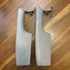 2002-2009 Trailblazer Armrest Door Handle  Passenger OEM Chevrolet LIGHT TAN