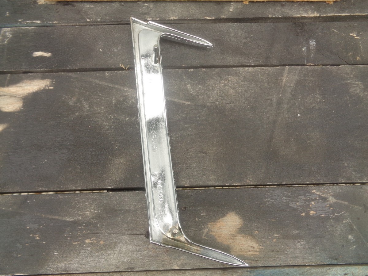 1962 Oldsmobile Olds Cutlass F85 Right Hand Side Fender Emblem