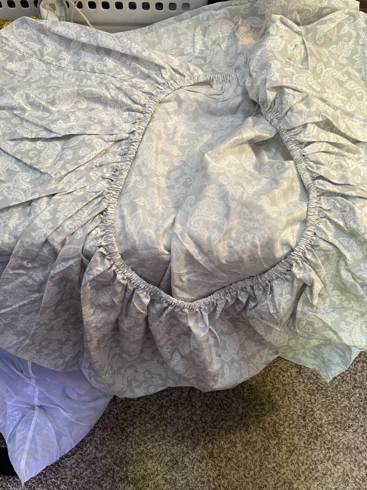 Charisma Queen Sheet 3pc Set Gray White Paisley - Fitted, Top, 1 Pillow Case - Image 3 of 4