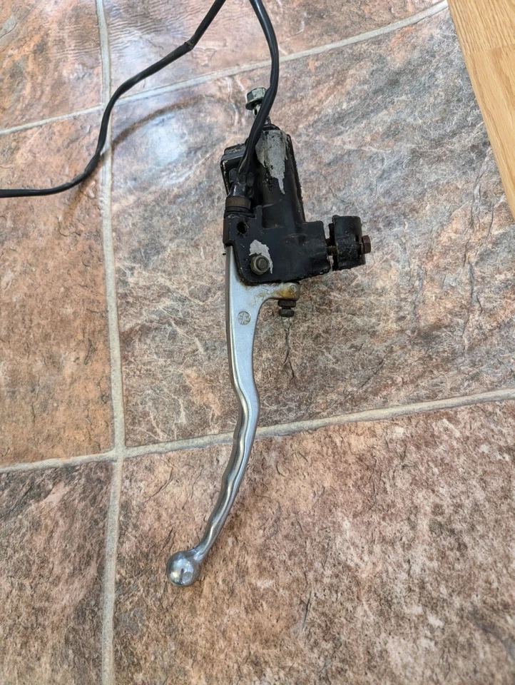 Cilindro maestro delantero Yamaha Virago 700 XV700 750 1000 1100 XV750 Foto 4 de 4