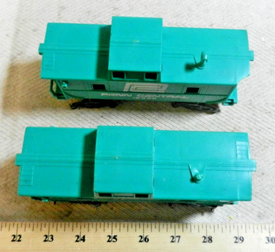 Marx 18326 Penn Central jade green Caboose 8 Wheel Type G Trucks TAP - Image 3 of 4