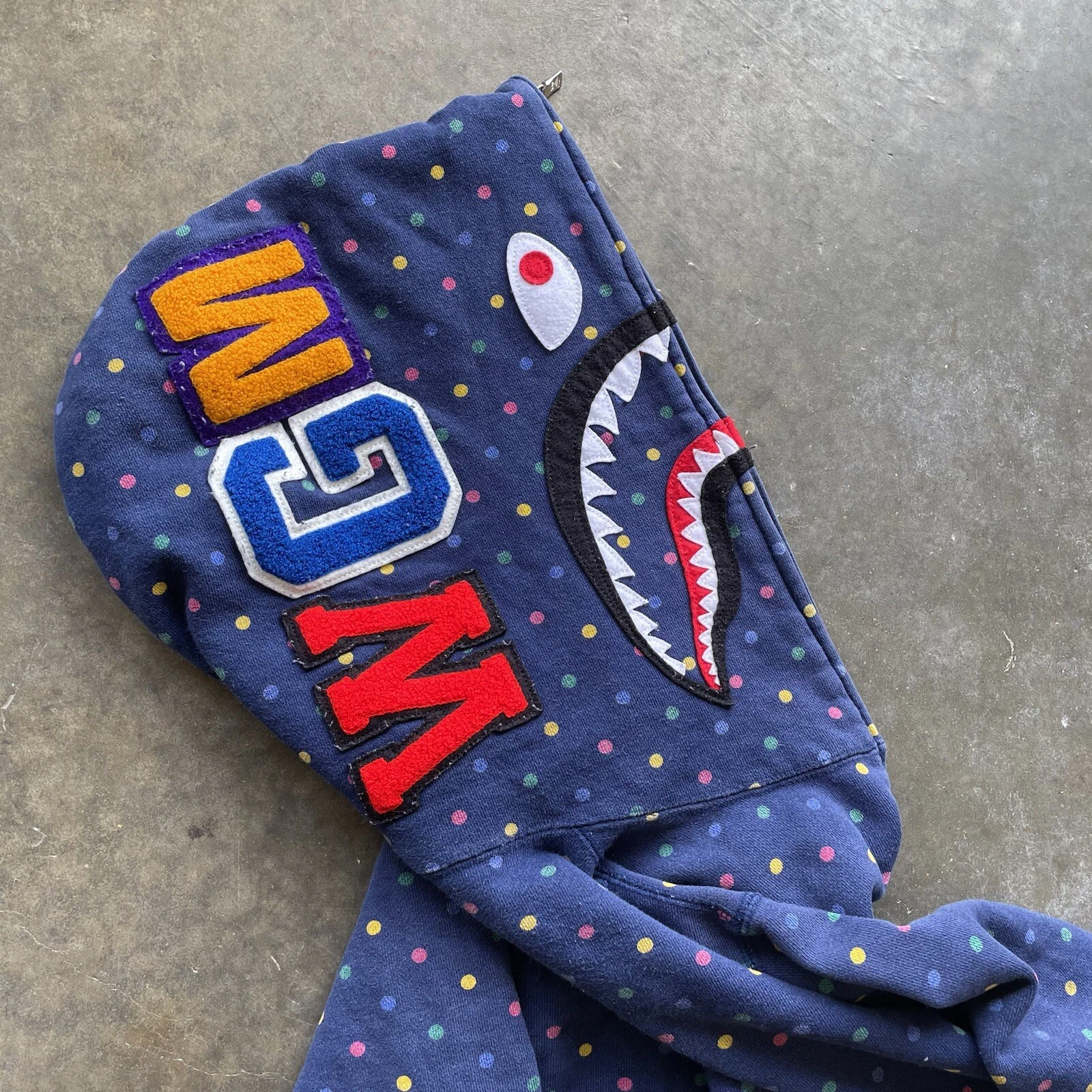 A BATHING APE (BAPE) Felpa con cappuccio e zip intera BAPE multicolore squalo a pois blu navy una scimmia da bagno taglia M