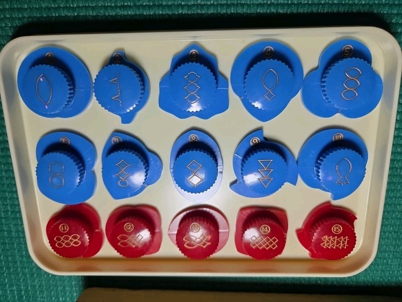 VTG Set Of 15 Decorative Sewing Stitch Cams & Original Case White Model 6477 
