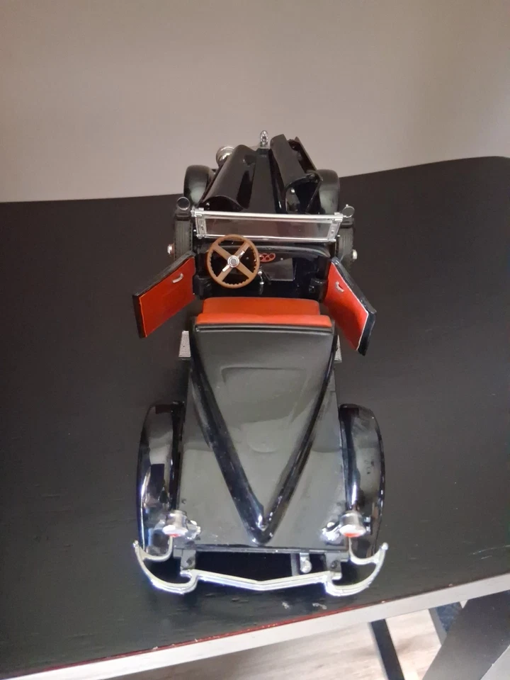 The Danbury Mint 1927 Stutz Black Hawk 1:24 Scale Die-Cast w/CRT - Image 4 of 4