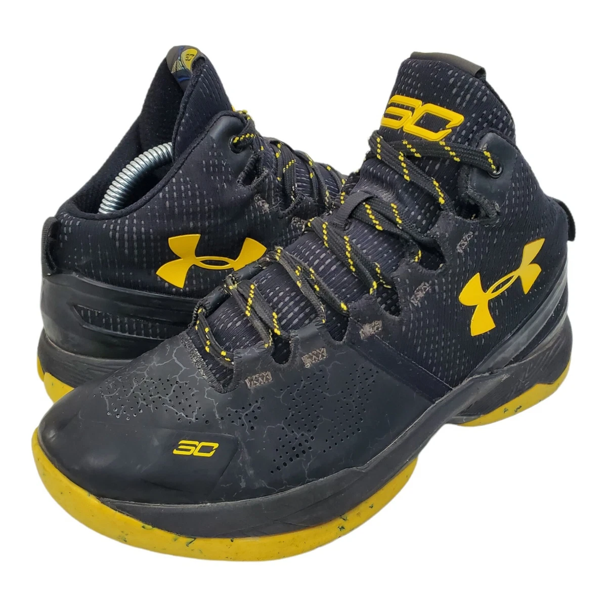 Black and yellow under armour shoes deals