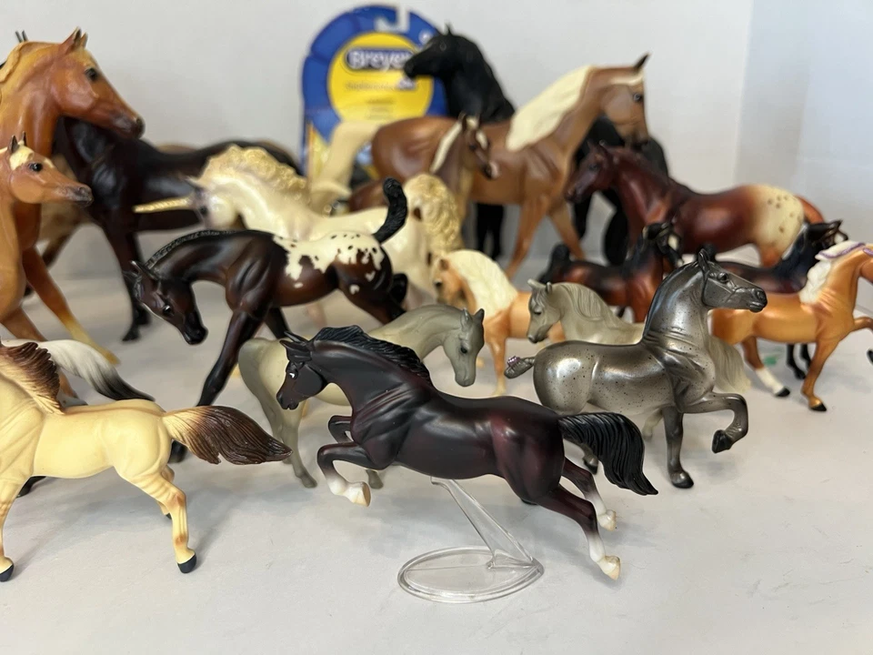 Lot Of 23 VTG And Non VTG Breyer Horses All Diff Sizes And Kinds  - Image 4 of 4