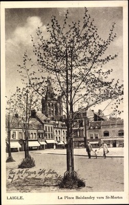 Ak L'Aigle Laigle Orne, Platzansicht, Bäume, Gebäude, Menschen, ... - 11313042