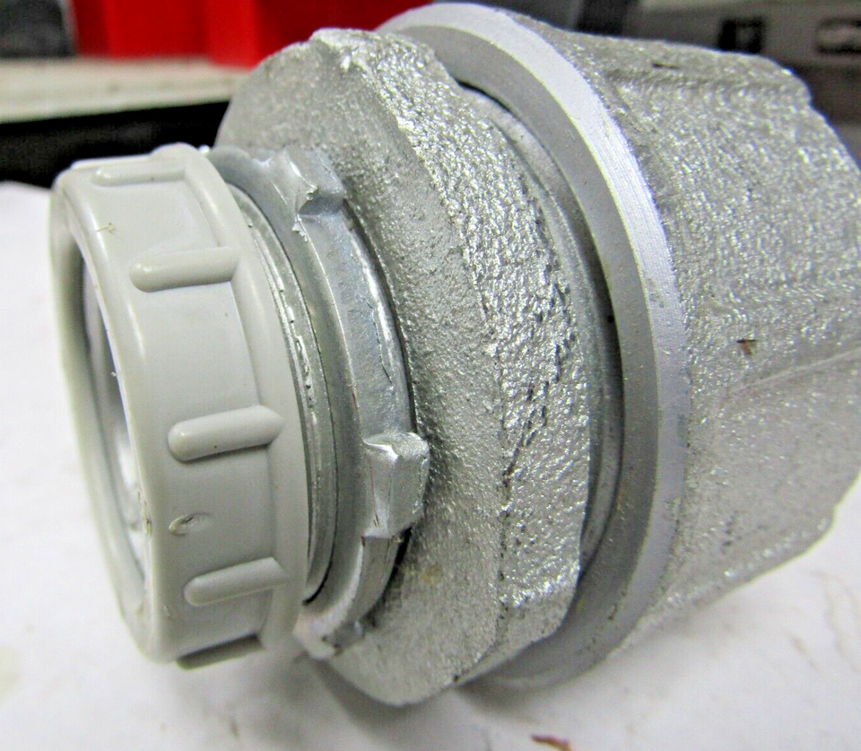 ️NEW CROUSE-HINDS 5478-B 1-1/4" THREAD STRAIN RELIEF CONDUIT FITTING | eBay