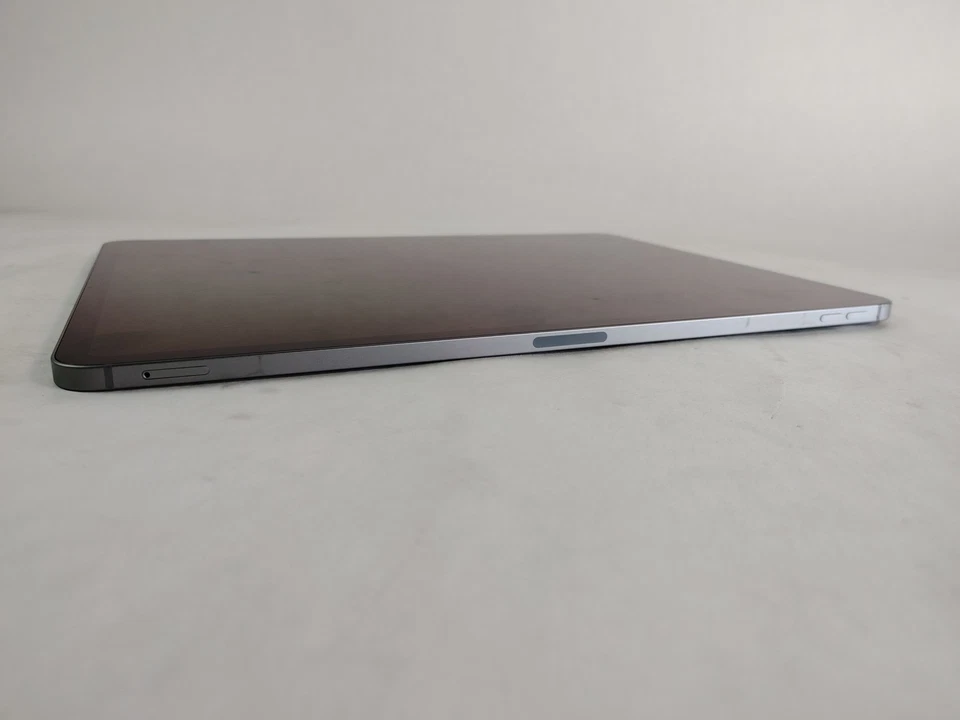 Apple iPad Pro 12.9" (6th Gen) A2764 128 GB iOS 26.0 (Wi-Fi + 5G) Unlocked - Image 4 of 4