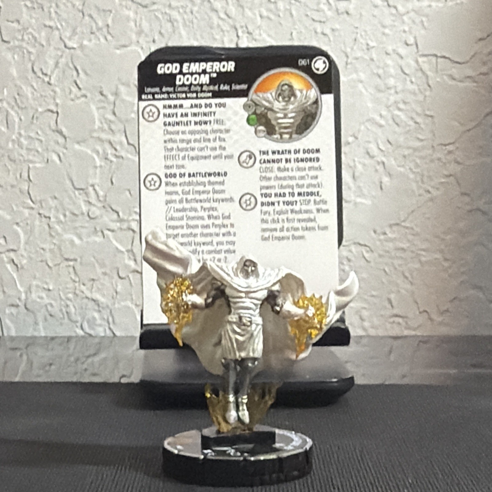 WizKids Marvel HeroClix Fantastic Four God Emperor Doom #061 Chase w/ Card