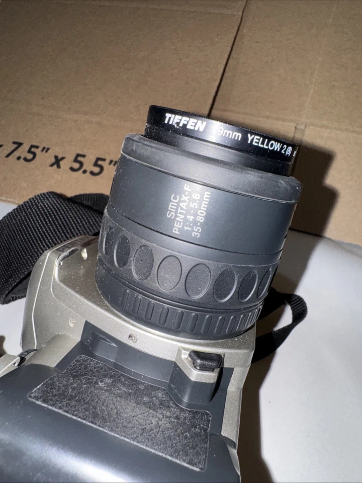 Cámara Pentax Vintage ZX-5 con lente 35-80 mm Foto 4 de 4