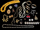 VINTAGE ECLECTIC COSTUME JEWELRY LOT OF 26 PIECE