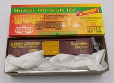 Roundhouse 12009 HO Southern Pacific 50' Single Door Boxcar Kit