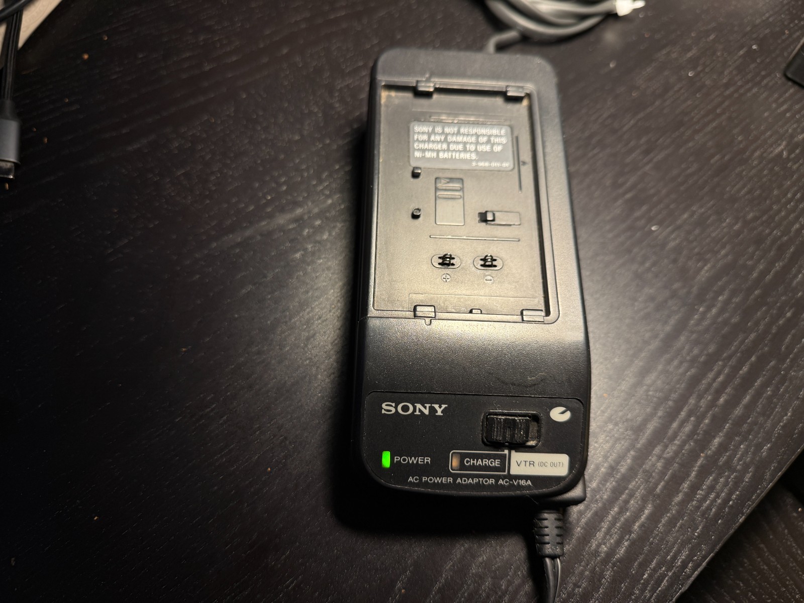 Sony AC-V16A Alimentatore Caricabatterie Videocamera Handycam Video8 Hi8 OEM