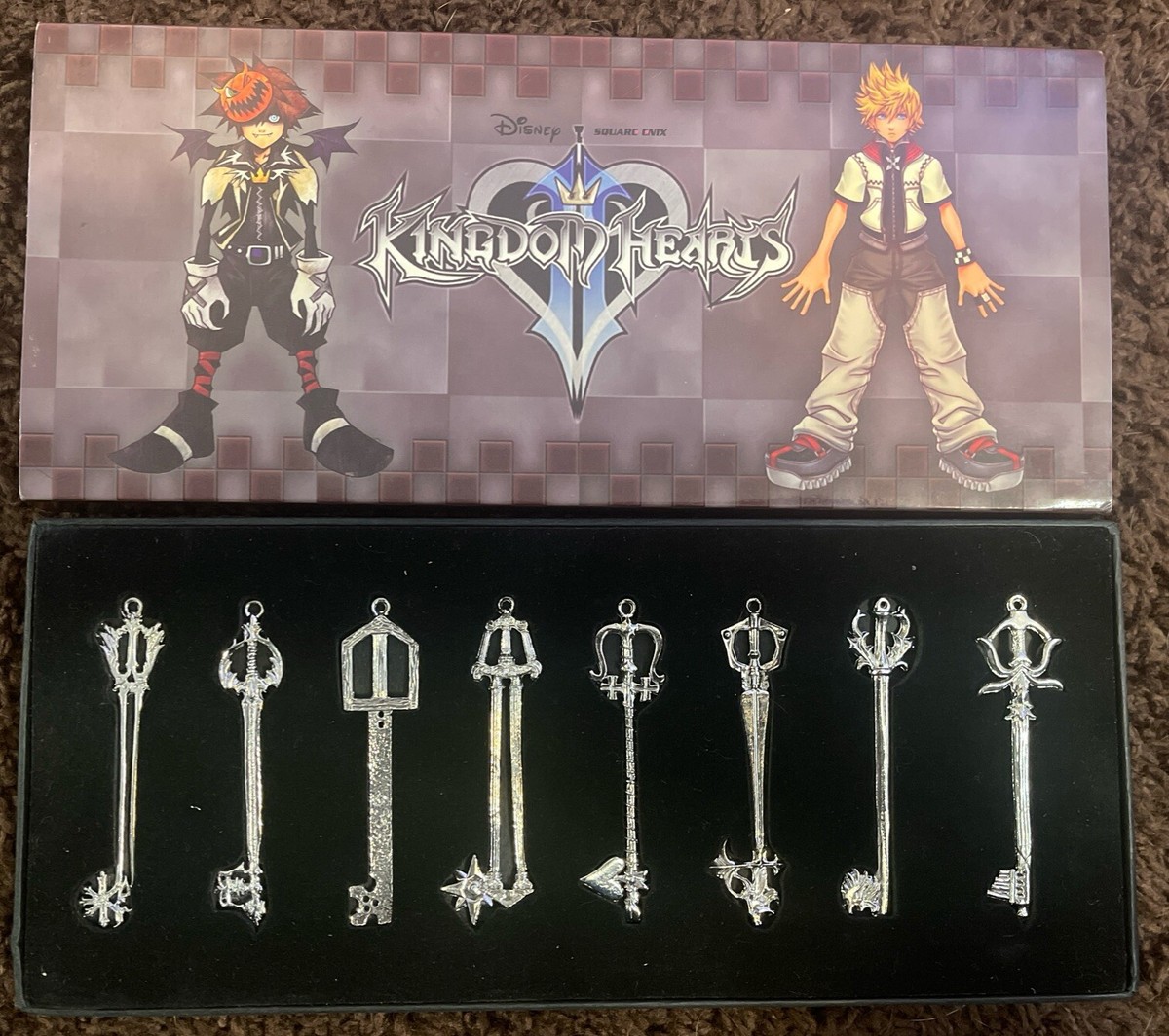 Square Enix / Disney KINGDOM HEARTS 8 Piece Keyblade Pendant
