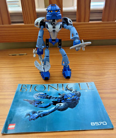 LEGO BIONICLE Gali Nuva  8570  w/ instruction Manual  vintage figure