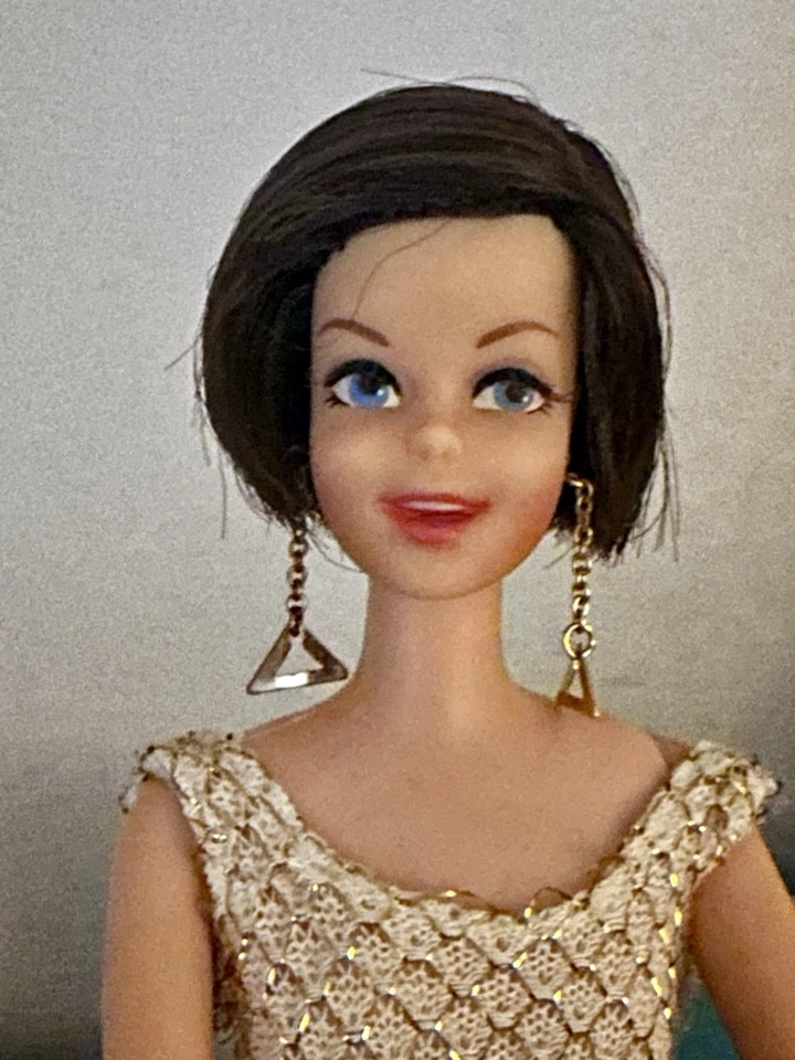 Muñeca vintage Barbie 1967 Casey MOD #1180 ¡Morena con traje de baño y pendientes! Foto 2 de 4