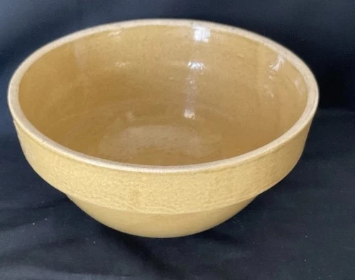 Vintage Rare Bauer Large Bowl Signed Bauer Los Angeles 9 1/4”w X 5”h