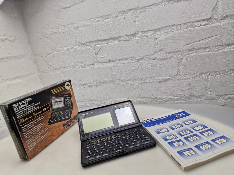 Sharp IQ-8300M Elektronischer Organizer 128KB PDA Vintage Box Handbuch - Bild 3 von 4