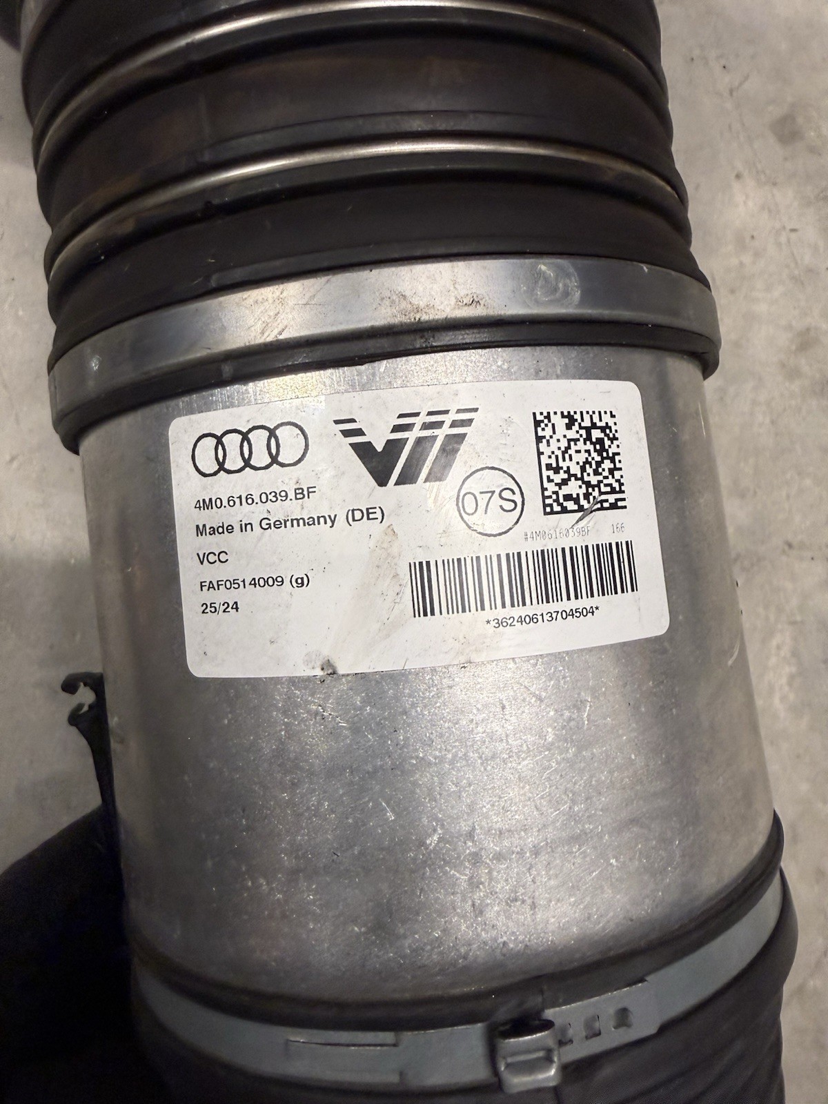Lamborghini Urus Driver Front Strut Left